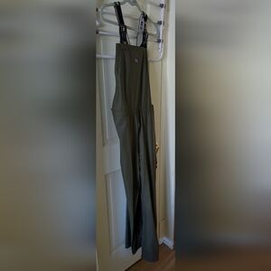 Green Healy Hanson waterproof overalls and jacket with Logo Straps